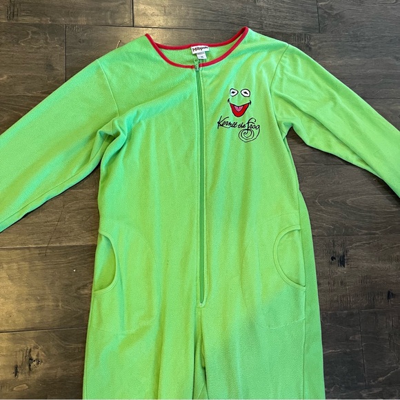 5/$25 Adults Medium Kermit the Frog Footie Onesie Sleeper Pjs Pyjamas Muppets - Picture 2 of 15